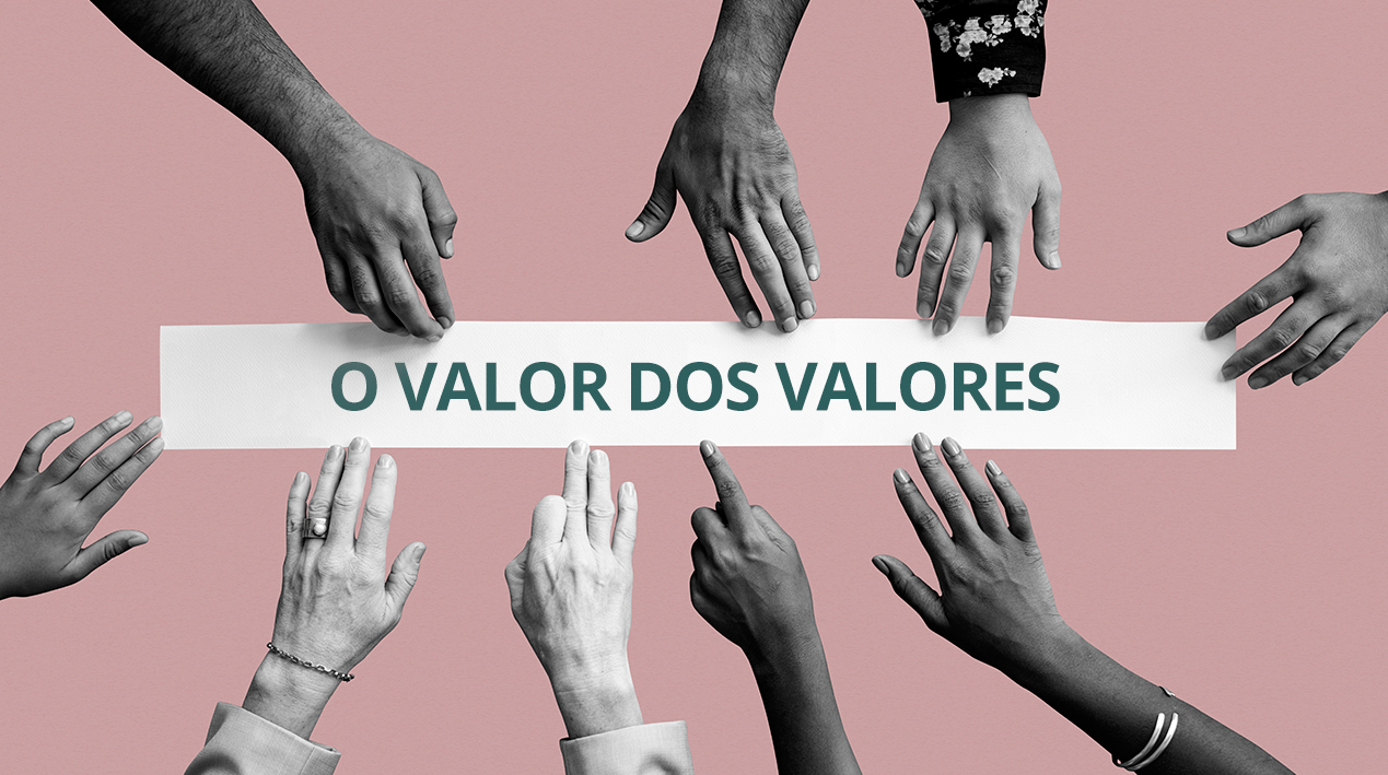 9 mãos posicionadas sobre uma placa com a frase "O valor dos valores".
