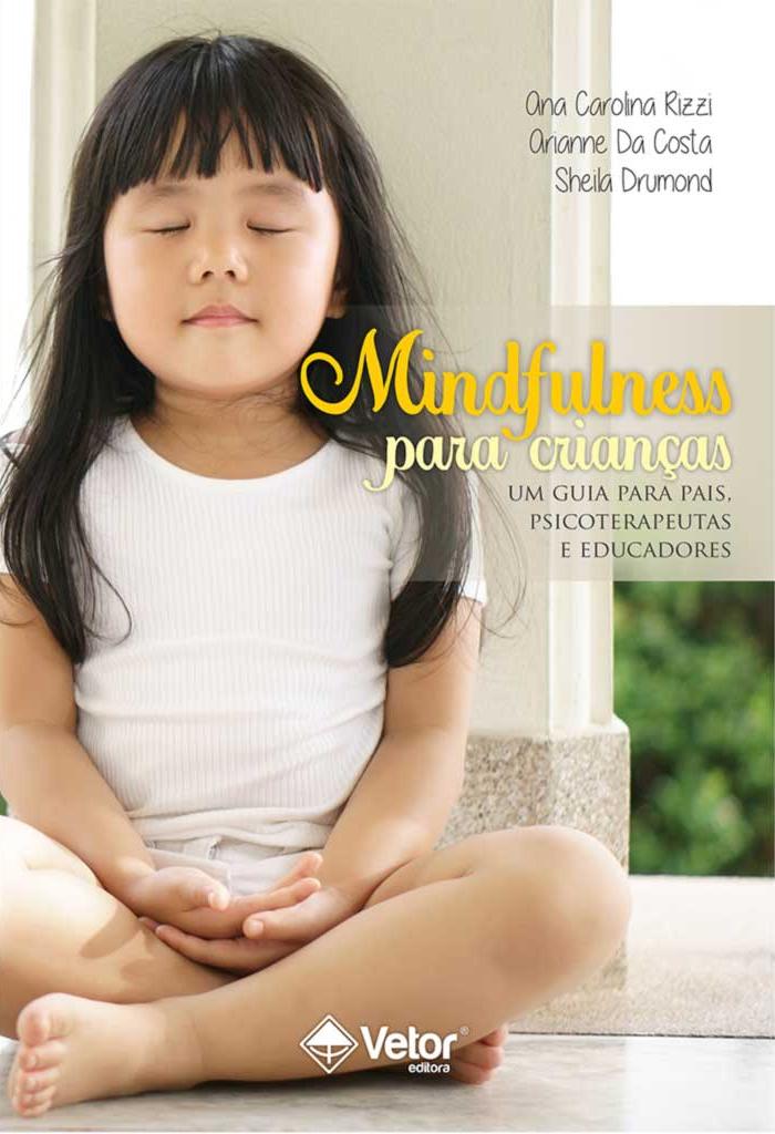 Capa do livro mindfulness, apresenta a foto de uma criança em posição de meditação.
